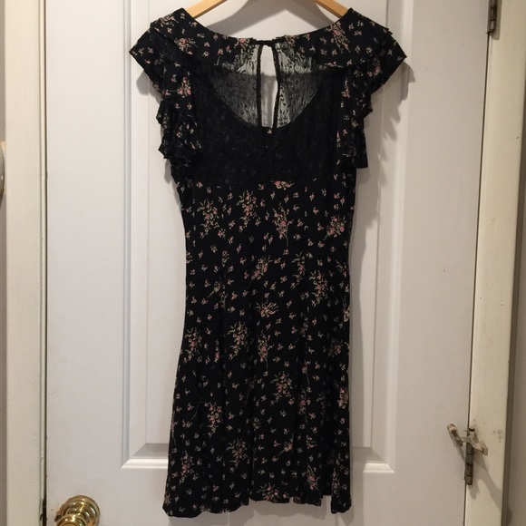 LIKE NEW Miss Selfridge Floral Lace Dress UK 12 S - Picture 4 of 7